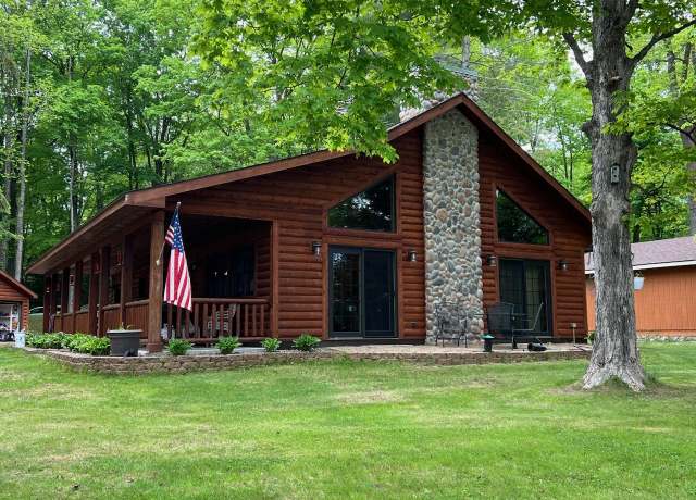 Property at 8744 Amber Lake Rd W, Minocqua, WI 54548, 3 beds, 2.5 baths