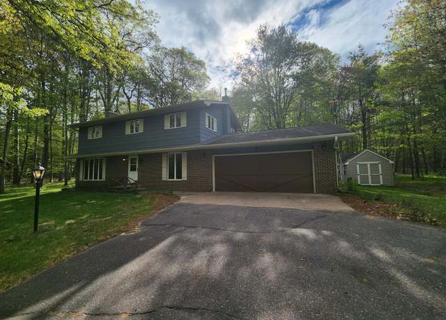 Property at 8603 Woodland Dr, Minocqua, WI 54548, 4 beds, 2.5 baths