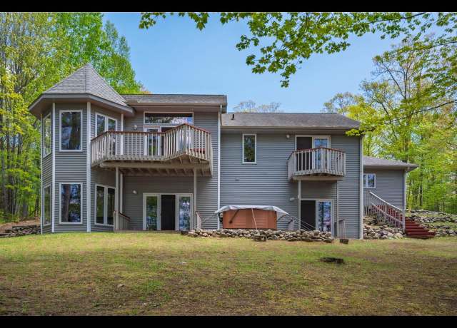 Property at 10405 Howards End Rd, Minocqua, WI 54548, 3 beds, 2.5 baths