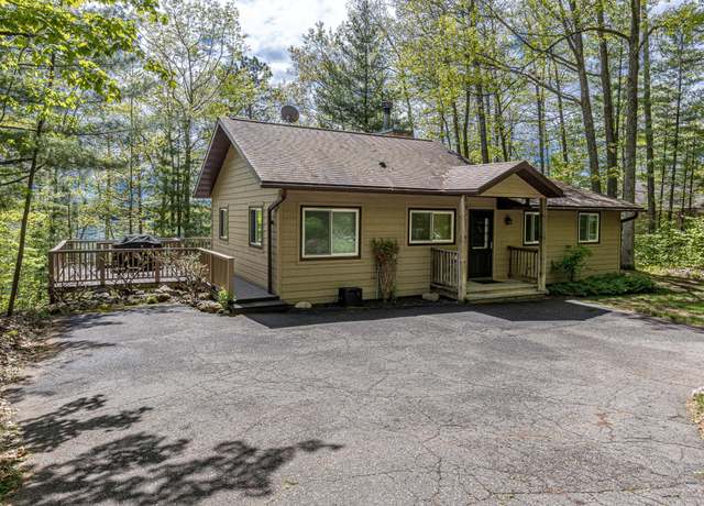 Property at 8916 Forest Ln, Minocqua, WI 54548, 3 beds, 2 baths