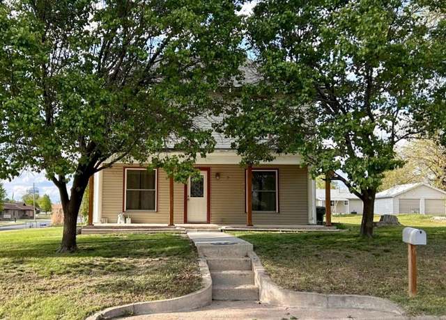 Property at 103 E St, Phillipsburg, KS 67661, 5 beds, 1 bath