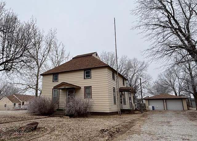 Property at 715 W 12th St, Larned, KS 67550, 5 beds, 1.75 baths