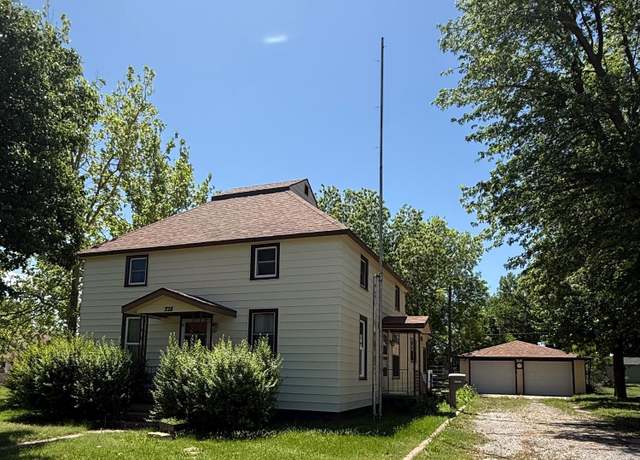 Property at 715 W 12th St, Larned, KS 67550, 5 beds, 1.75 baths