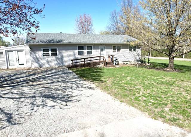 Property at 1104 Miami St, Hiawatha, KS 66434, 4 beds, 2 baths