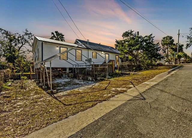 Property at 782 7th St, Cedar Key, FL 32625, 3 beds, 2 baths