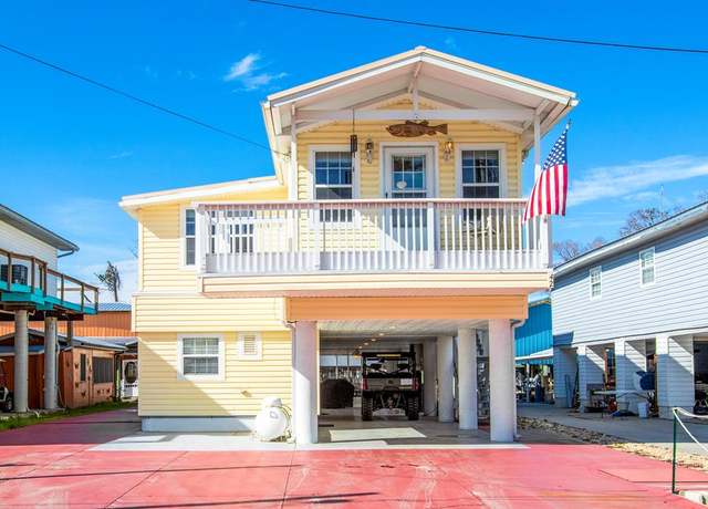 Property at 42 SE 236th St, Suwannee, FL 32692, 2 beds, 2.5 baths