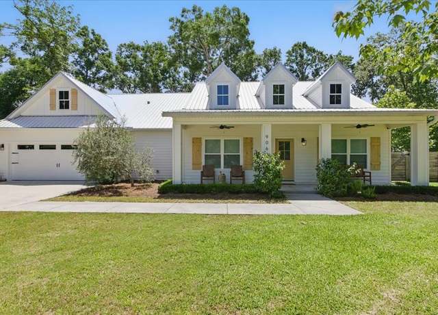Property at 9061 Katherine Way, Fanning Springs, FL 32693, 4 beds, 3.5 baths