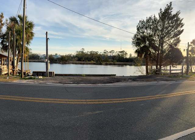 Property at 1016 Riverside Dr, Steinhatchee, FL 32359