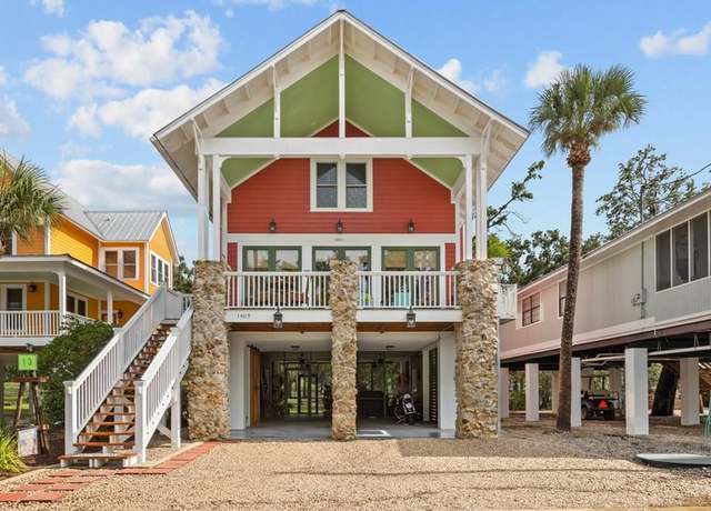 Property at 1409 SE Magnolia Dr, Steinhatchee, FL 32359, 3 beds, 2.5 baths