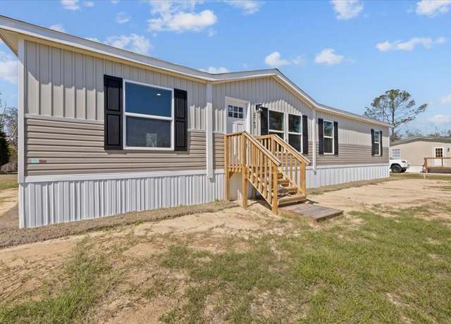 Property at 2743 NW 61st Ave, Jennings, FL 32053, 4 beds, 2 baths