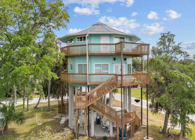 Property at 19 SE 235th St, Suwannee, FL 32692, 3 beds, 2 baths