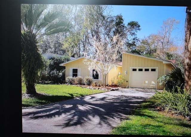 Property at 10724 NW Creek Dr, Alachua, FL 32615, 2 beds, 2 baths