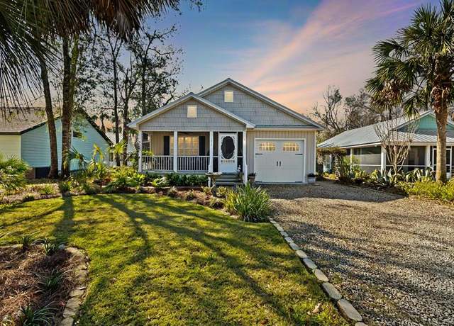 Property at 1012 SE Second Ave, Steinhatchee, FL 32359, 2 beds, 2 baths