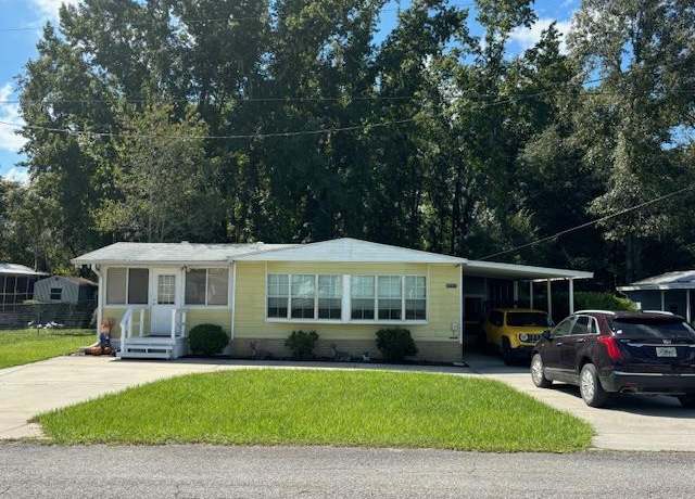Property at 11324 NW 112th Pl, Chiefland, FL 32626, 2 beds, 2 baths