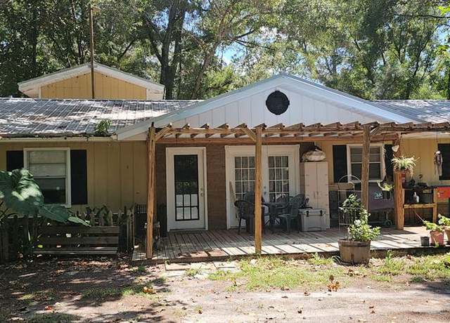 Property at 8470 NW 120th St, Chiefland, FL 32626, 5 beds, 4 baths