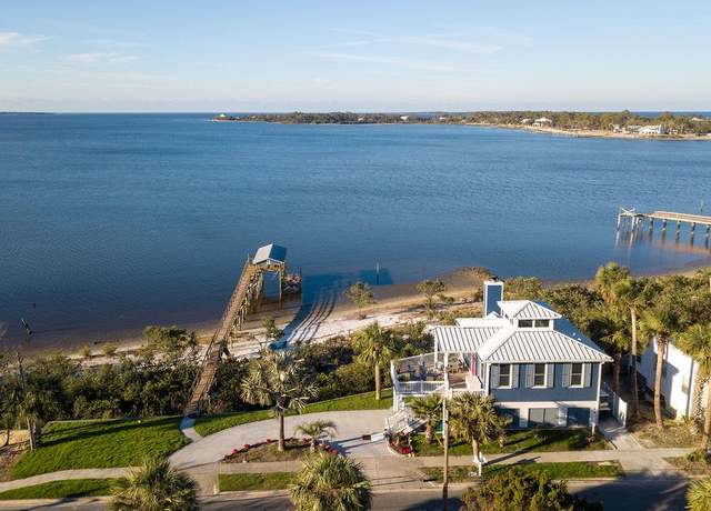 Property at 5030 G St, Cedar Key, FL 32625, 2 beds, 1 bath