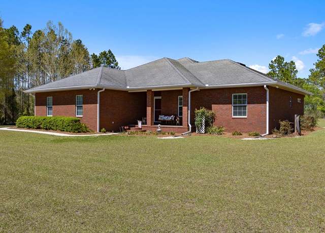 Property at 1231 NW 120th St, Chiefland, FL 32626, 3 beds, 2 baths