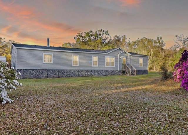 Property at 8540 SE 64th St, Newberry, FL 32669, 3 beds, 2 baths