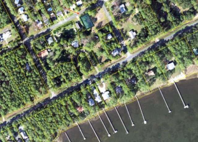 Property at 2528 Florida Ave, Carrabelle, FL 32322