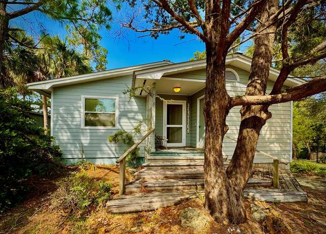 Property at 809 7th St, Cedar Key, FL 32625, 2 beds, 2 baths