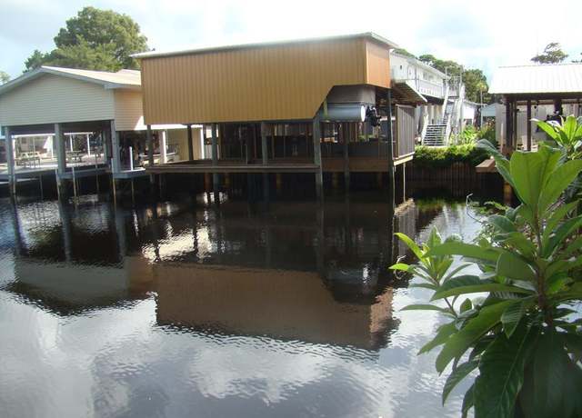 Property at 50 SE 236th St, Suwannee, FL 32692, 2 beds, 2 baths