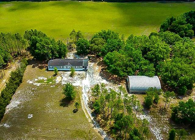 Property at 2560 NW County Road 340, Bell, FL 32619, 4 beds, 2 baths