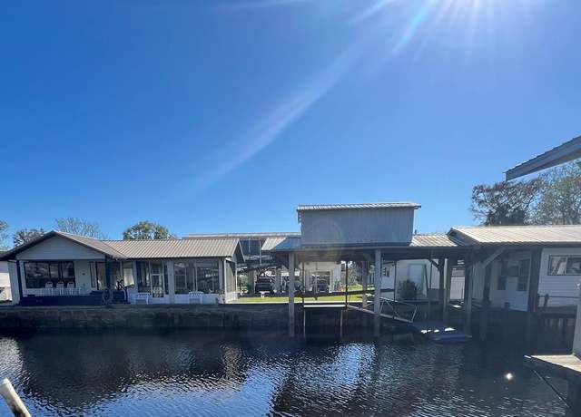 Property at 53 SE 895th Ave, Suwannee, FL 32692, 4 beds, 2 baths