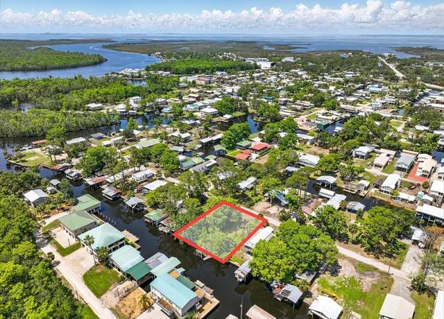 Property at 355 SE 241st St, Suwannee, FL 32692