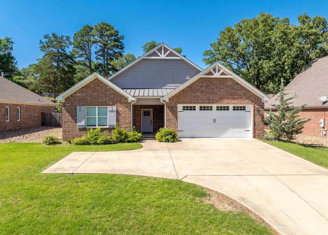 Property at 129 James St, Hot Springs, AR 71901, 3 beds, 2 baths