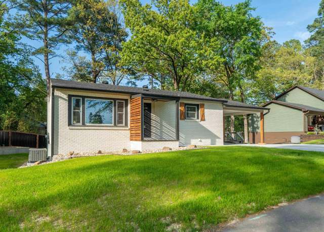 Property at 121 Parkwood Dr, Hot Springs, AR 71913, 3 beds, 2 baths