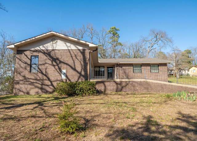 Property at 157 Lake Hamilton Dr, Hot Springs, AR 71913, 3 beds, 2 baths
