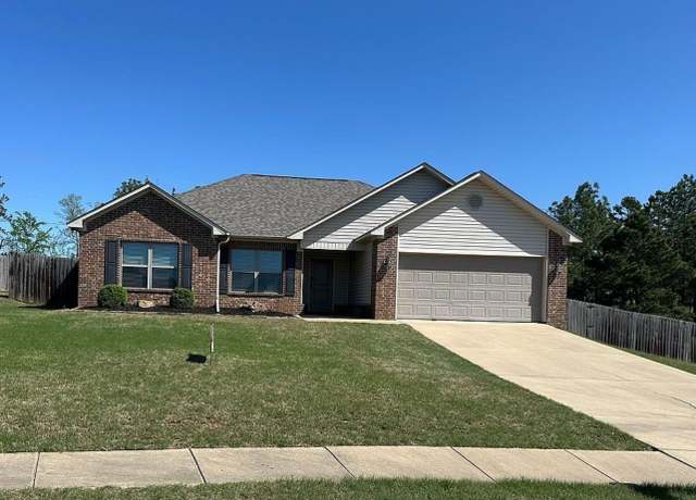 Property at 131 Cambridge Dr, Hot Springs, AR 71913, 3 beds, 2 baths