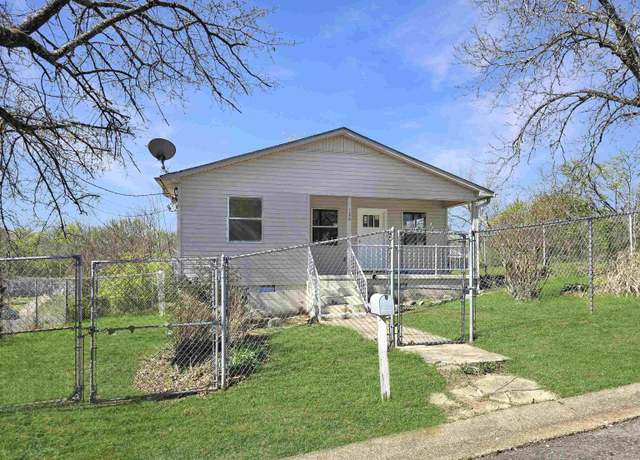 Property at 126 Maiden St, Hot Springs, AR 71901, 3 beds, 1 bath