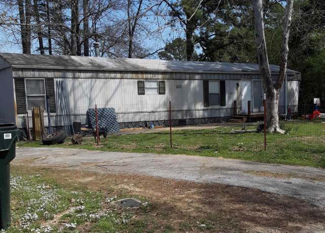 Property at 184 Disney St, Hot Springs, AR 71913, 2 beds, 2 baths