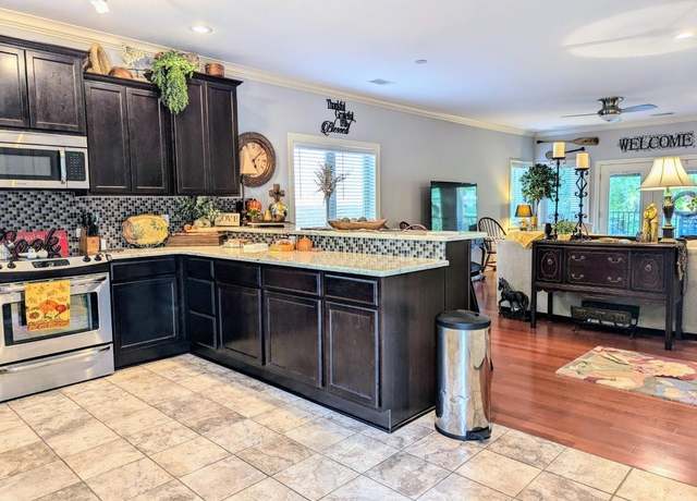 Property at 1133 Airport Rd Unit D3, Hot Springs, AR 71913, 2 beds, 2 baths
