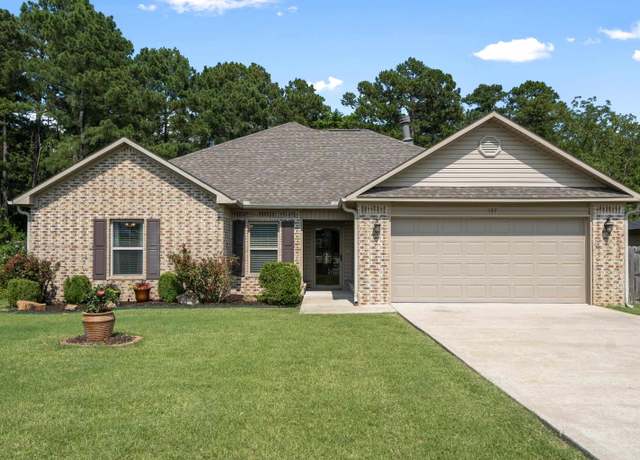 Property at 137 Cambridge Dr, Hot Springs, AR 71913, 3 beds, 2 baths