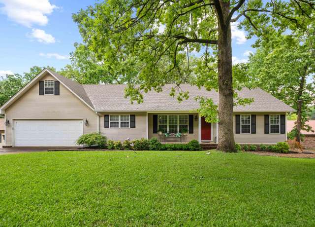 Property at 120 Southview Cir, Hot Springs, AR 71913, 3 beds, 2 baths