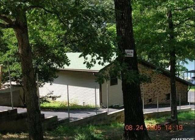 Property at 714 Arkridge St, Hot Springs National Park, AR 71913, 2 beds, 1.5 baths