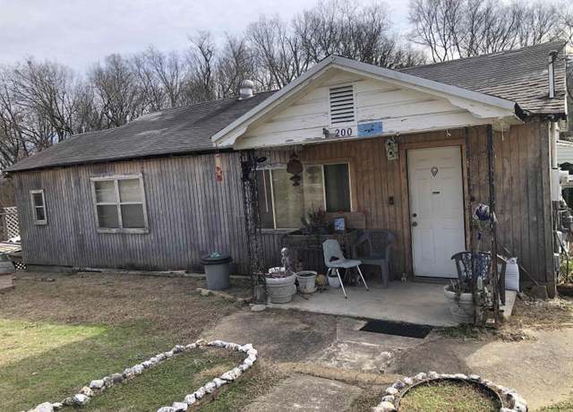 Property at 200 Tennessee St, Hot Springs, AR 71901, 2 beds, 1 bath