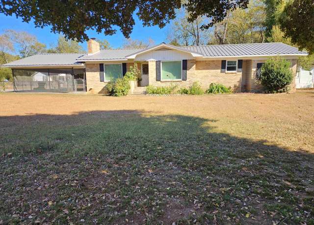 Property at 2624 Mountain Pine Rd, Hot Springs, AR 71913, 3 beds, 1.5 baths