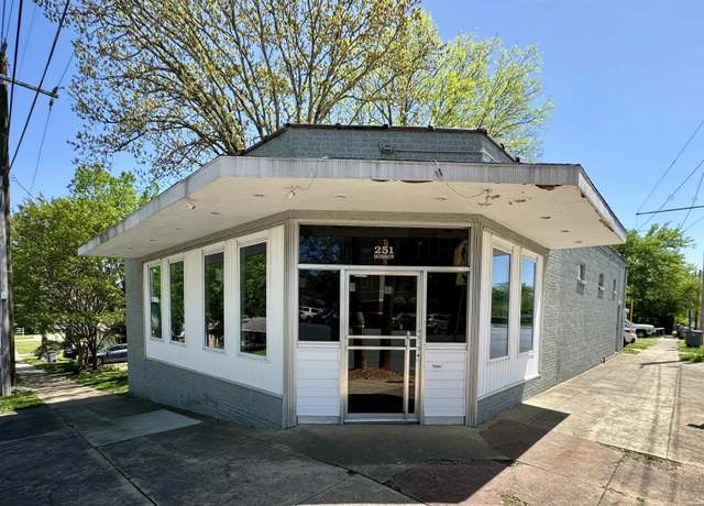 Property at 251 Hobson Ave, Hot Springs, AR 71913, 0.5 baths