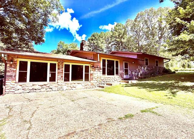 Property at 303 Cimmaron St, Hot Springs, AR 71913, 3 beds, 2 baths