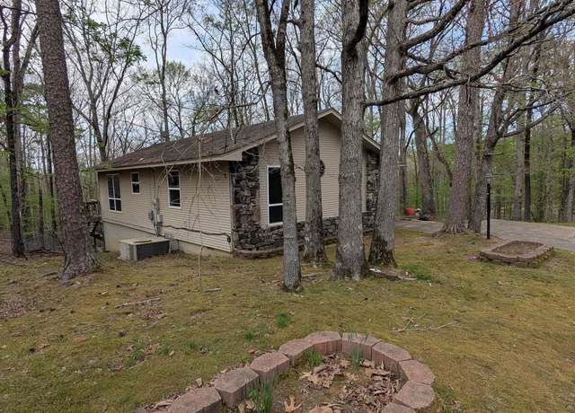 Property at 327 Arlington Dr, Hot Springs, AR 71913, 3 beds, 2 baths