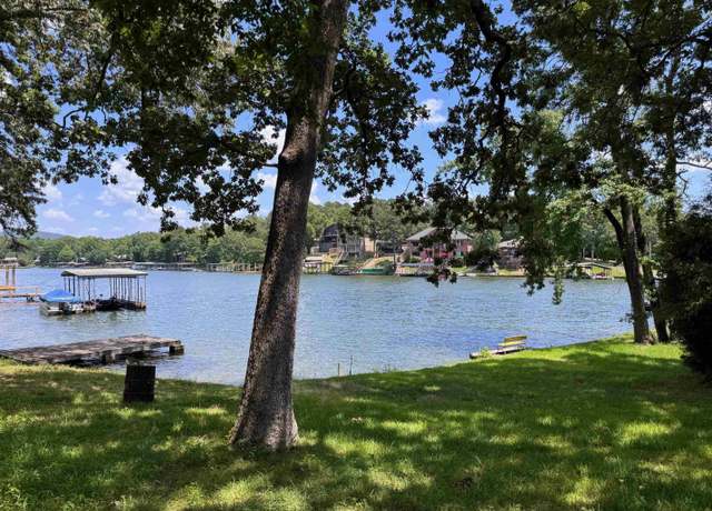 Property at 168 Riverside Dr, Hot Springs, AR 71913, 3 beds, 3 baths