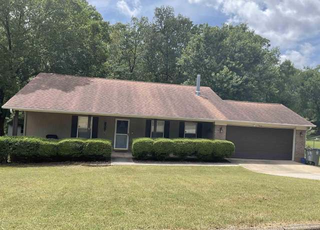 Property at 407 Cedarwood St, Hot Springs, AR 71901, 3 beds, 2 baths