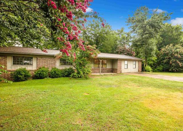 Property at 202 Shady Hills St, Hot Springs, AR 71901, 4 beds, 2 baths
