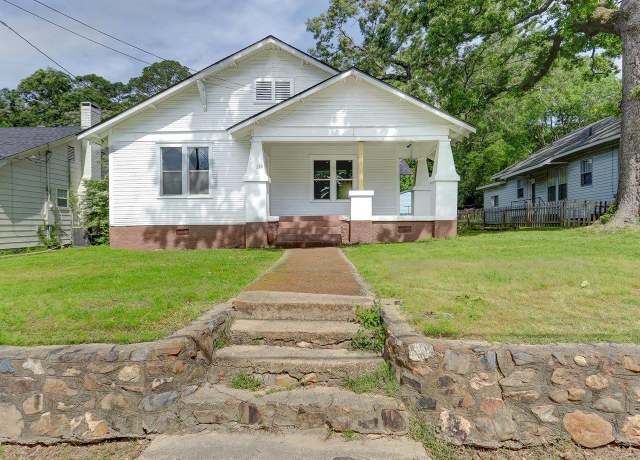 Property at 228 Pecan St, Hot Springs, AR 71901, 3 beds, 1.5 baths