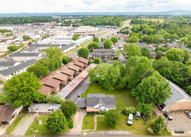 Property at 107 Leonard St, Hot Springs, AR 71913, 4 beds, 1.5 baths