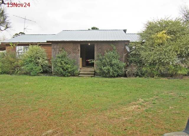 Property at 305 Honeycutt Ln, Nashville, AR 71952, 2 beds, 2 baths