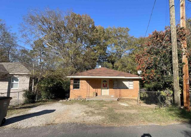Property at 400 Woodlawn Ave, Hot Springs, AR 71913, 3 beds, 2 baths